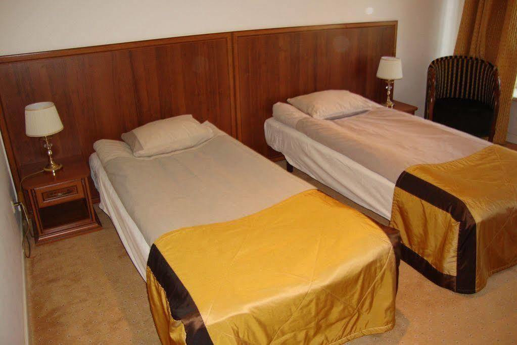 Hotel Klub Sosnowy à Varsovie Extérieur photo